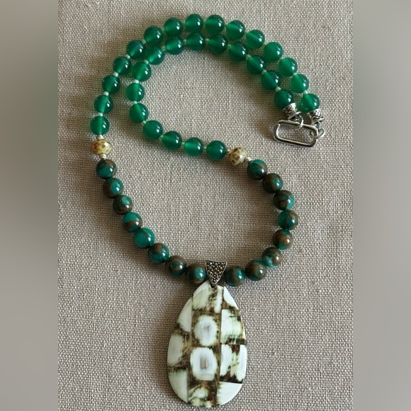 22 inch Green Agate bead necklace NWOT - Picture 10 of 12